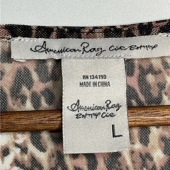 American rag - animal print blouse- size : large - Picture 4 of 6